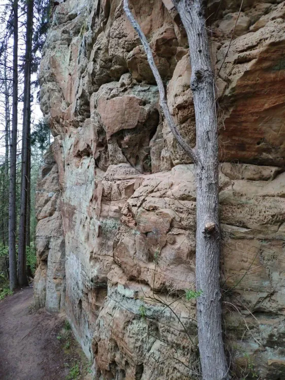 Līču – Laņģu klintis